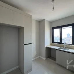 Laci̇vert Cadde Kozyataği Central Hospi̇tal Yakını Sıfır 95 M² Net