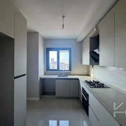 Laci̇vert Cadde Kozyataği Central Hospi̇tal Yakını Sıfır 95 M² Net