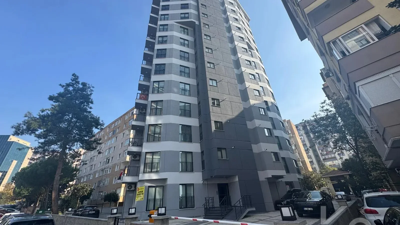 Laci̇vert Cadde Kozyataği Central Hospi̇tal Yakını Sıfır 95 M² Net