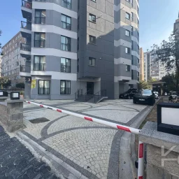 Laci̇vert Cadde Kozyataği Central Hospi̇tal Yakını Sıfır 95 M² Net
