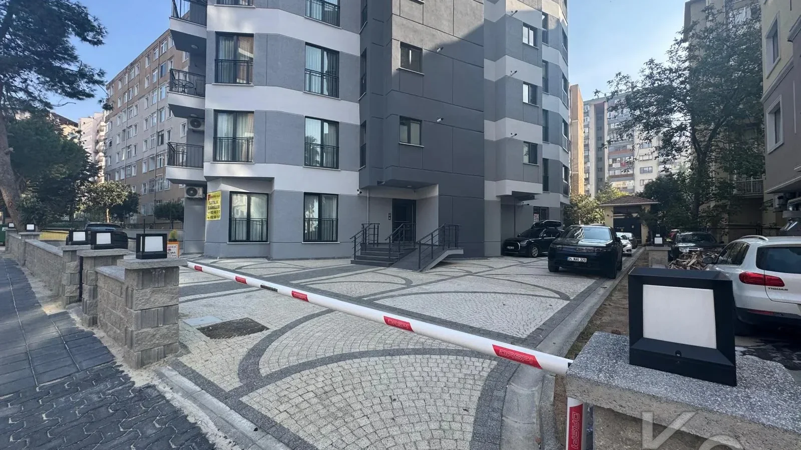 Laci̇vert Cadde Kozyataği Central Hospi̇tal Yakını Sıfır 95 M² Net