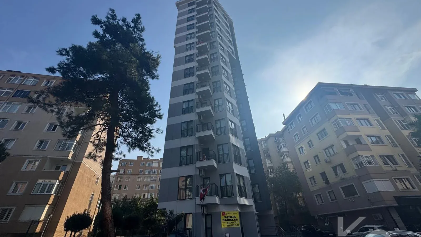 Laci̇vert Cadde Kozyataği Central Hospi̇tal Yakını Sıfır 95 M² Net