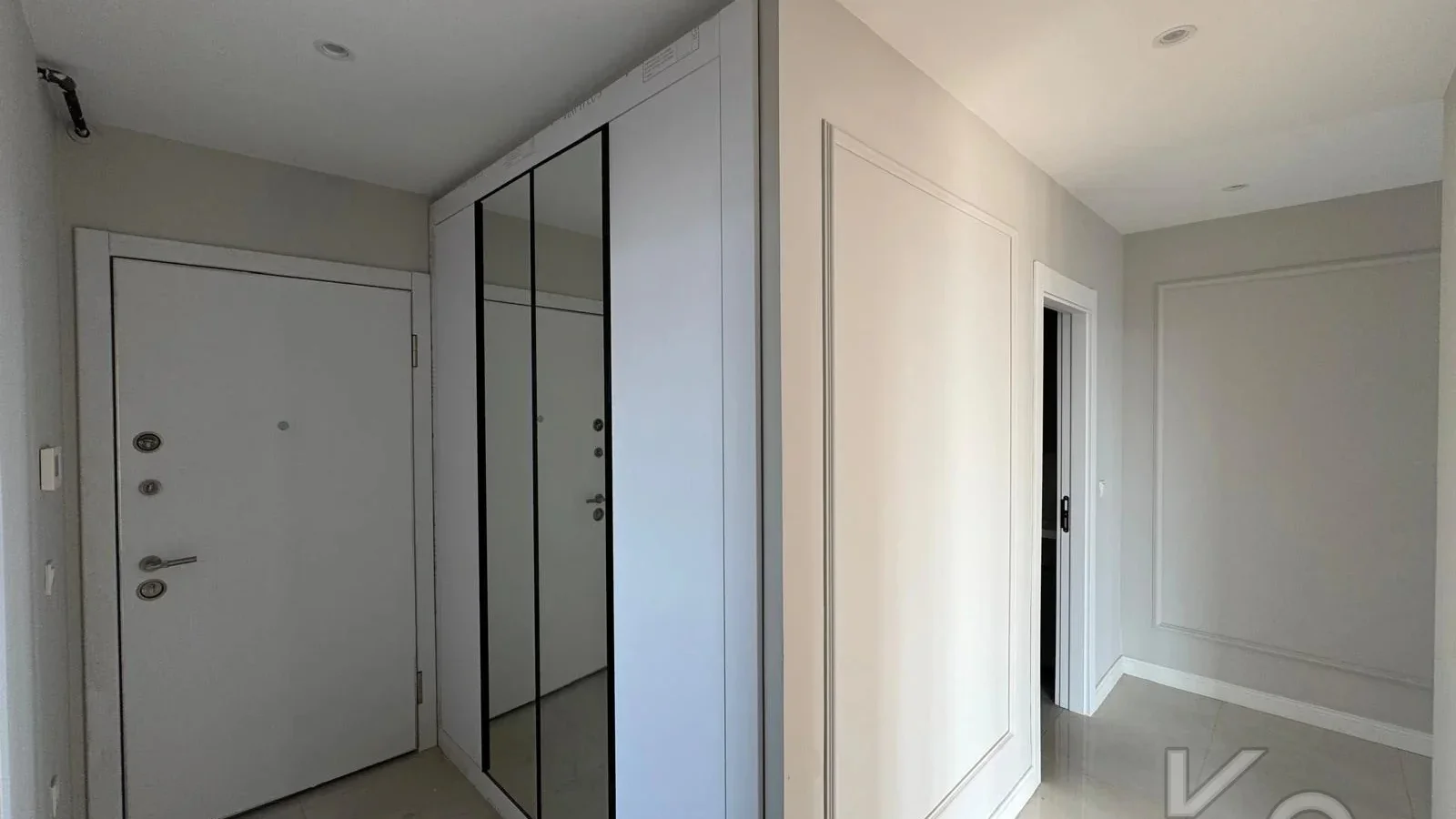 Laci̇vert Cadde Kozyataği Central Hospi̇tal Yakını Sıfır 95 M² Net