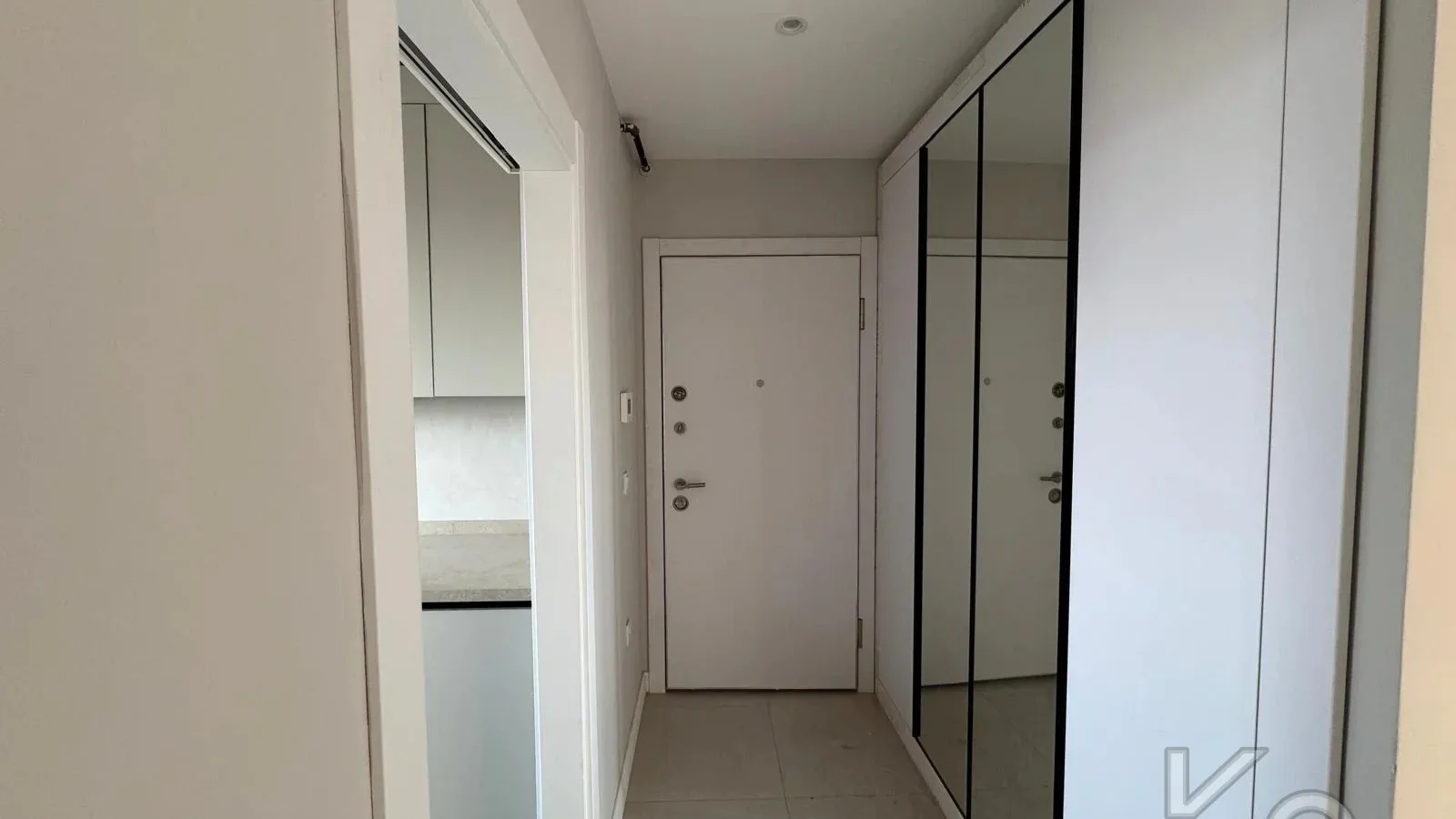 Laci̇vert Cadde Kozyataği Central Hospi̇tal Yakını Sıfır 95 M² Net
