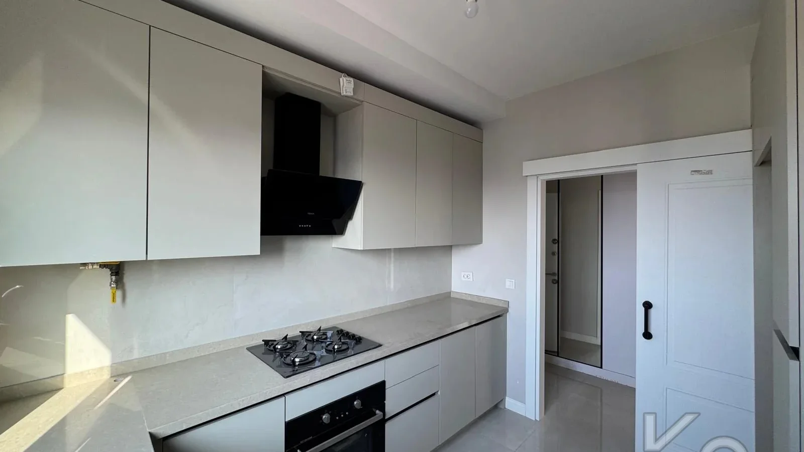 Laci̇vert Cadde Kozyataği Central Hospi̇tal Yakını Sıfır 95 M² Net