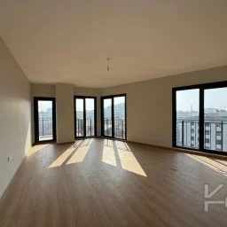 Laci̇vert Cadde Kozyataği Central Hospi̇tal Yakını Sıfır 95 M² Net