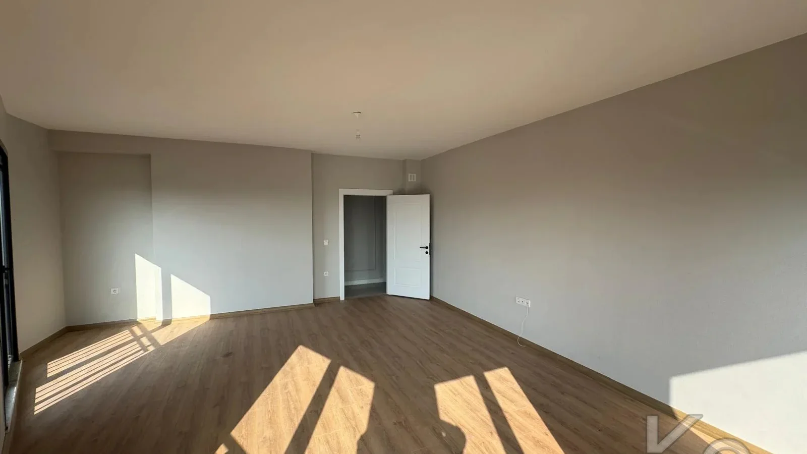 Laci̇vert Cadde Kozyataği Central Hospi̇tal Yakını Sıfır 95 M² Net
