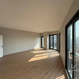 Laci̇vert Cadde Kozyataği Central Hospi̇tal Yakını Sıfır 95 M² Net