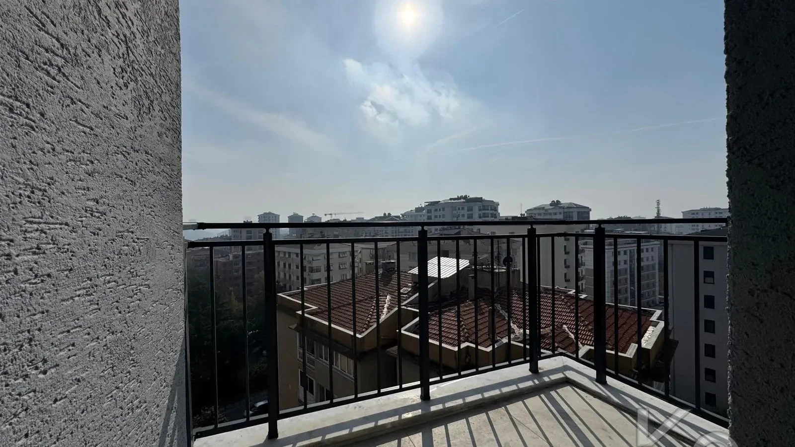 Laci̇vert Cadde Kozyataği Central Hospi̇tal Yakını Sıfır 95 M² Net