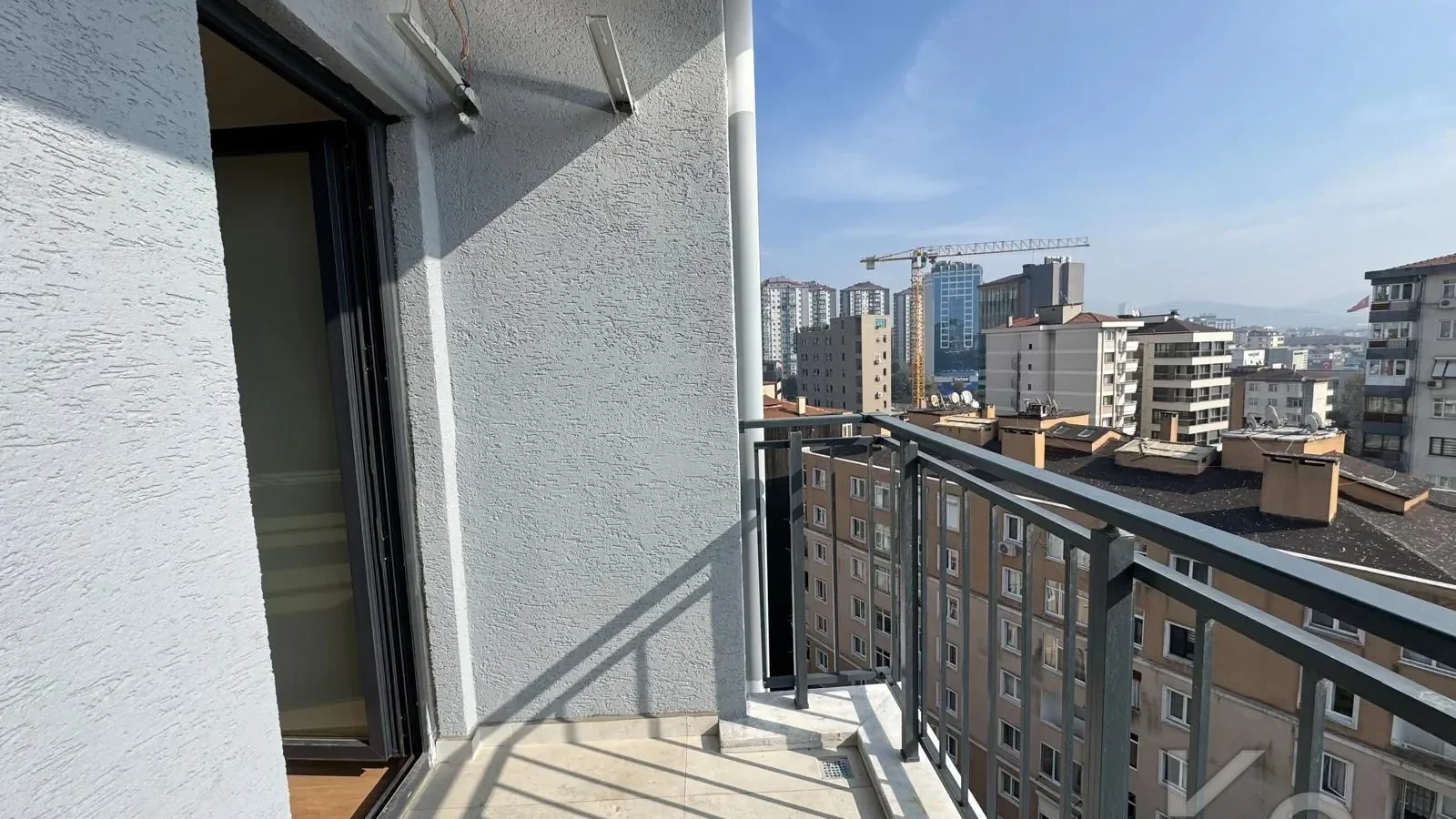 Laci̇vert Cadde Kozyataği Central Hospi̇tal Yakını Sıfır 95 M² Net