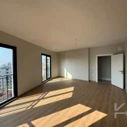 Laci̇vert Cadde Kozyataği Central Hospi̇tal Yakını Sıfır 95 M² Net