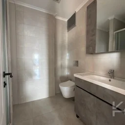 Laci̇vert Cadde Kozyataği Central Hospi̇tal Yakını Sıfır 95 M² Net