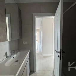 Laci̇vert Cadde Kozyataği Central Hospi̇tal Yakını Sıfır 95 M² Net