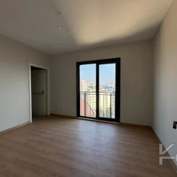 Laci̇vert Cadde Kozyataği Central Hospi̇tal Yakını Sıfır 95 M² Net