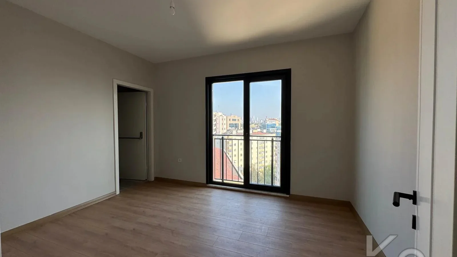 Laci̇vert Cadde Kozyataği Central Hospi̇tal Yakını Sıfır 95 M² Net