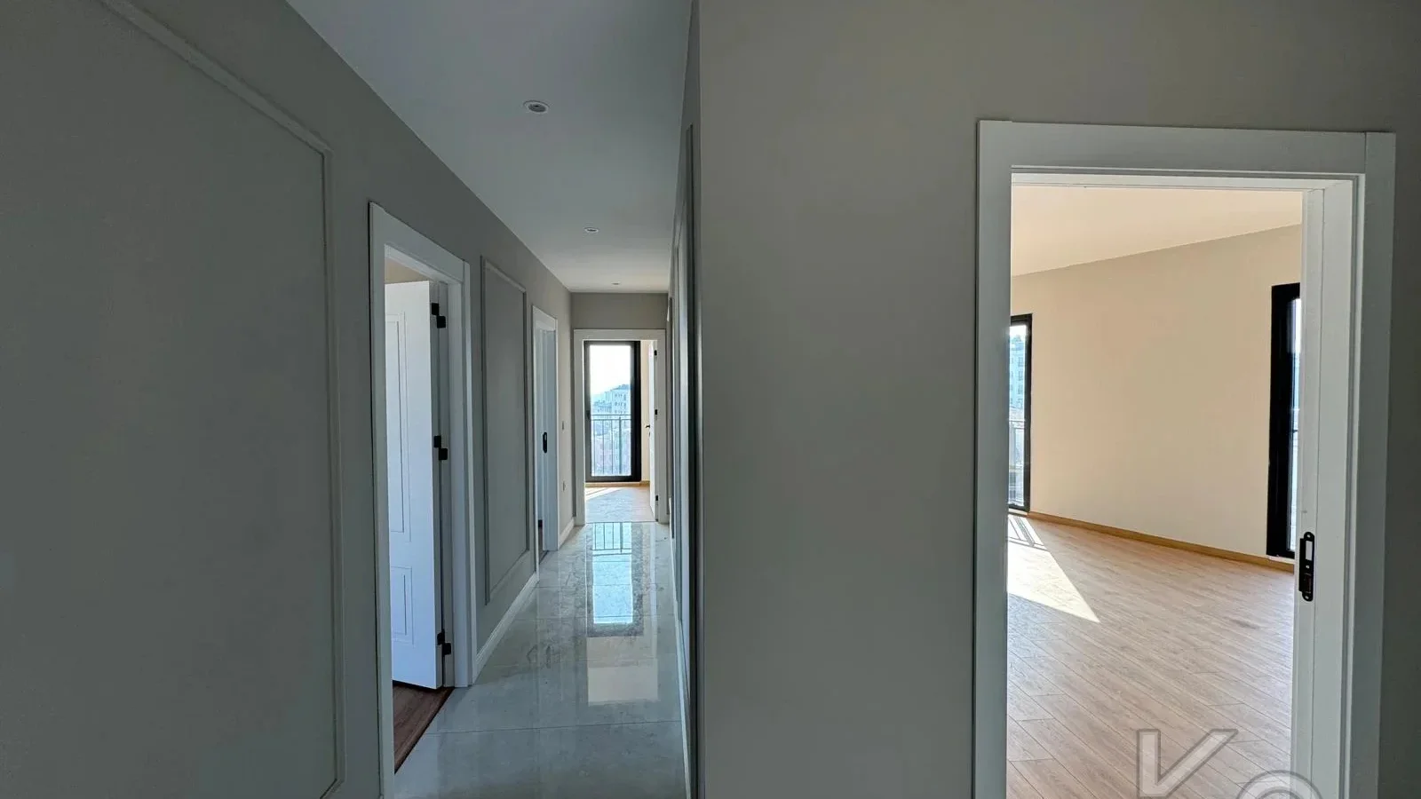 Laci̇vert Cadde Kozyataği Central Hospi̇tal Yakını Sıfır 95 M² Net
