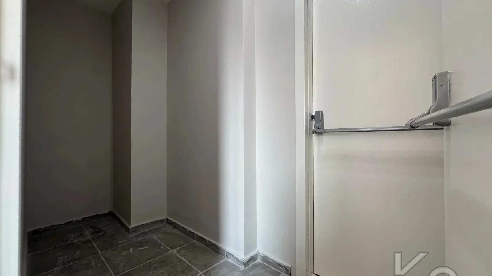 Laci̇vert Cadde Kozyataği Central Hospi̇tal Yakını Sıfır 95 M² Net