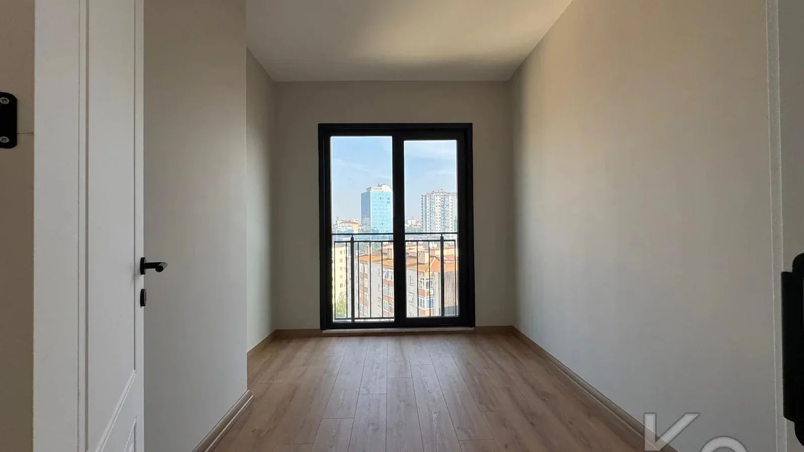 Laci̇vert Cadde Kozyataği Central Hospi̇tal Yakını Sıfır 95 M² Net