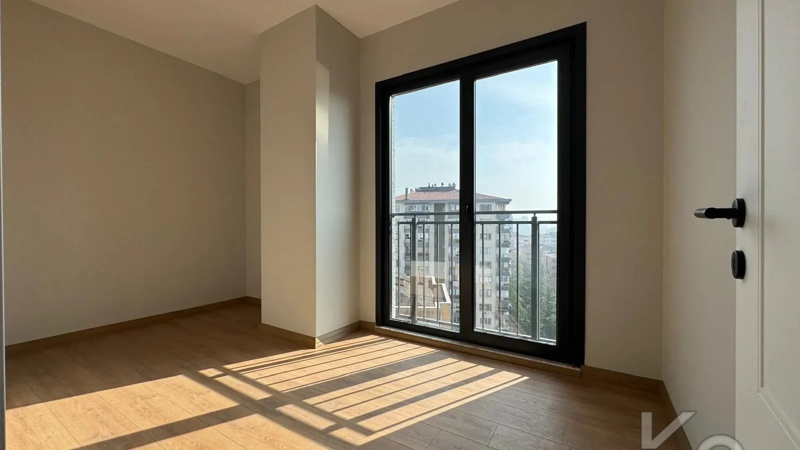 Laci̇vert Cadde Kozyataği Central Hospi̇tal Yakını Sıfır 95 M² Net