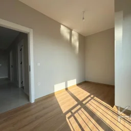Laci̇vert Cadde Kozyataği Central Hospi̇tal Yakını Sıfır 95 M² Net