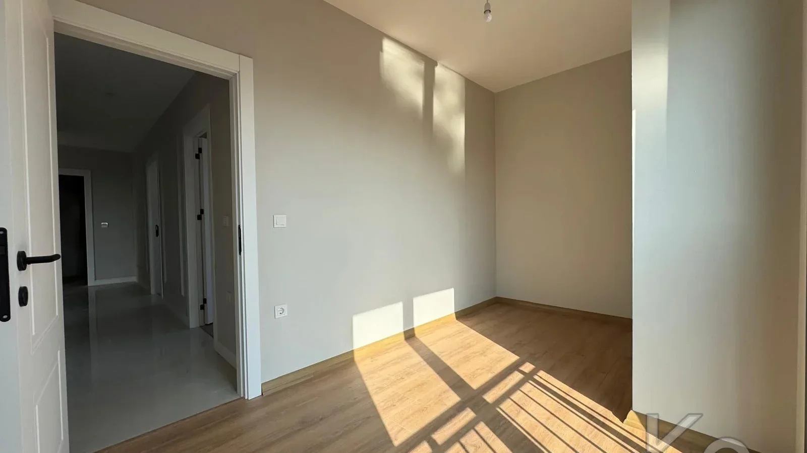 Laci̇vert Cadde Kozyataği Central Hospi̇tal Yakını Sıfır 95 M² Net