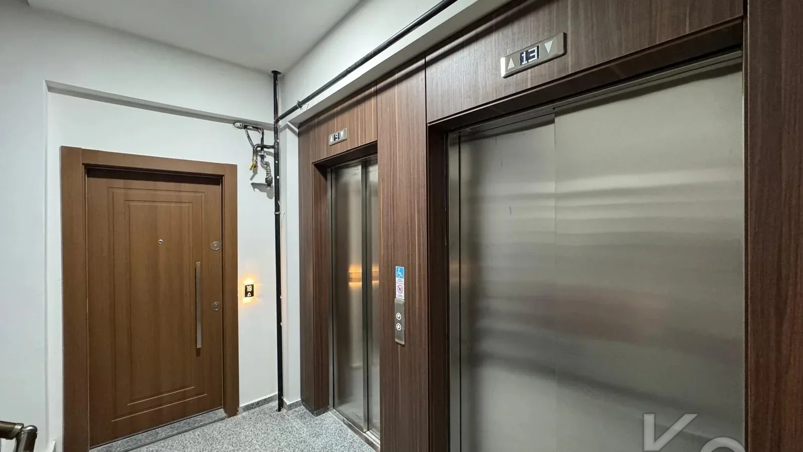 Laci̇vert Cadde Kozyataği Central Hospi̇tal Yakını Sıfır 95 M² Net