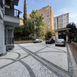 Laci̇vert Cadde Kozyataği Central Hospi̇tal Yakını Sıfır 95 M² Net