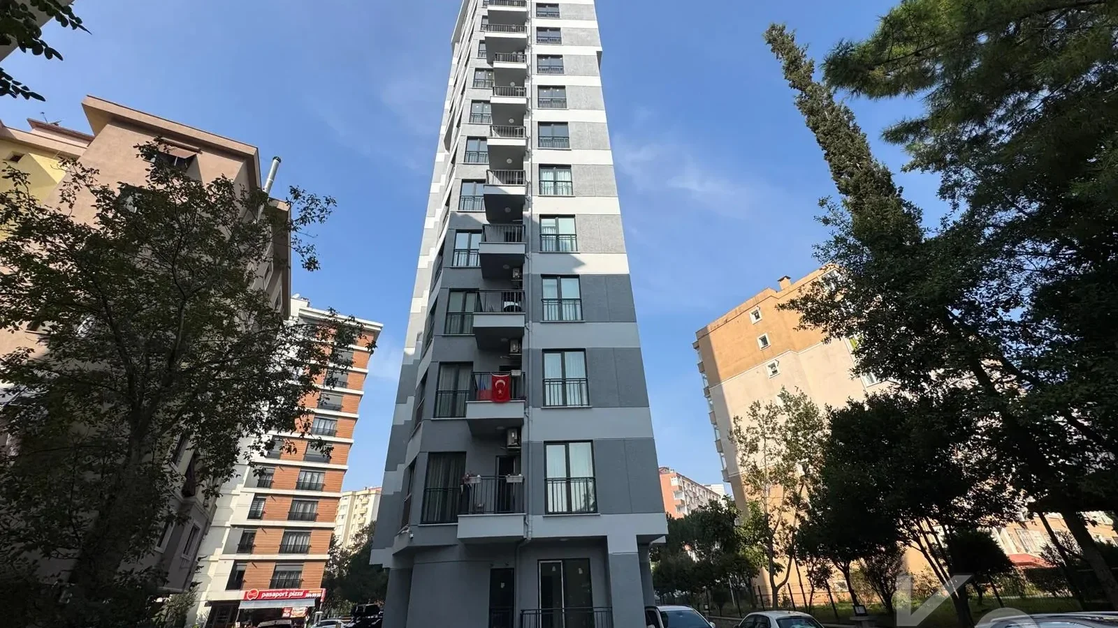 Laci̇vert Cadde Kozyataği Central Hospi̇tal Yakını Sıfır 95 M² Net