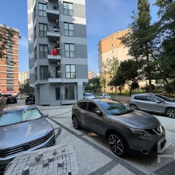 Laci̇vert Cadde Kozyataği Central Hospi̇tal Yakını Sıfır 95 M² Net