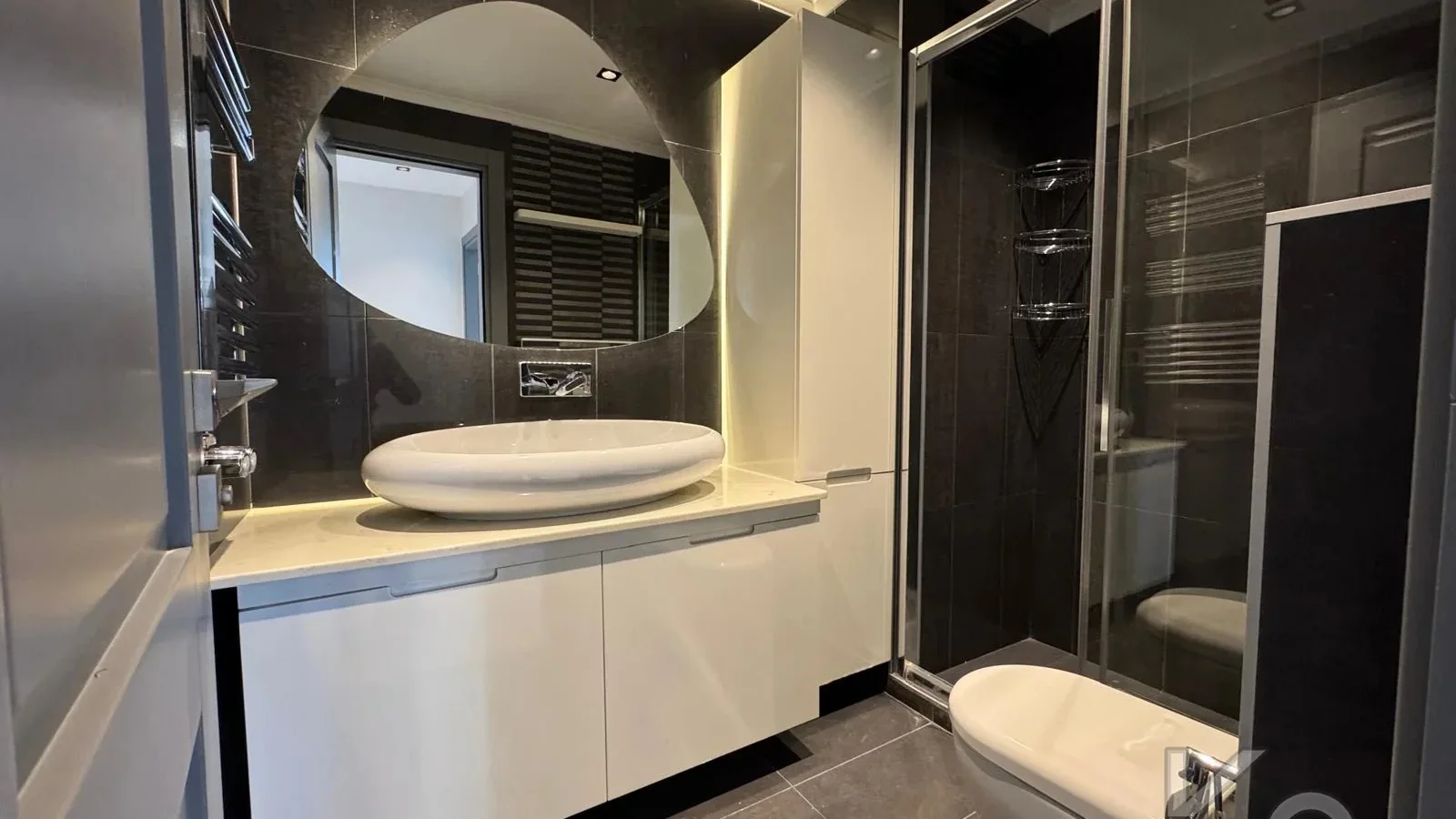 Lacivert Cadde  Şaşkinbakkal Marks&spencer Yakini Bi̇rgen İnş. Yapimi 130m² Net 4+1