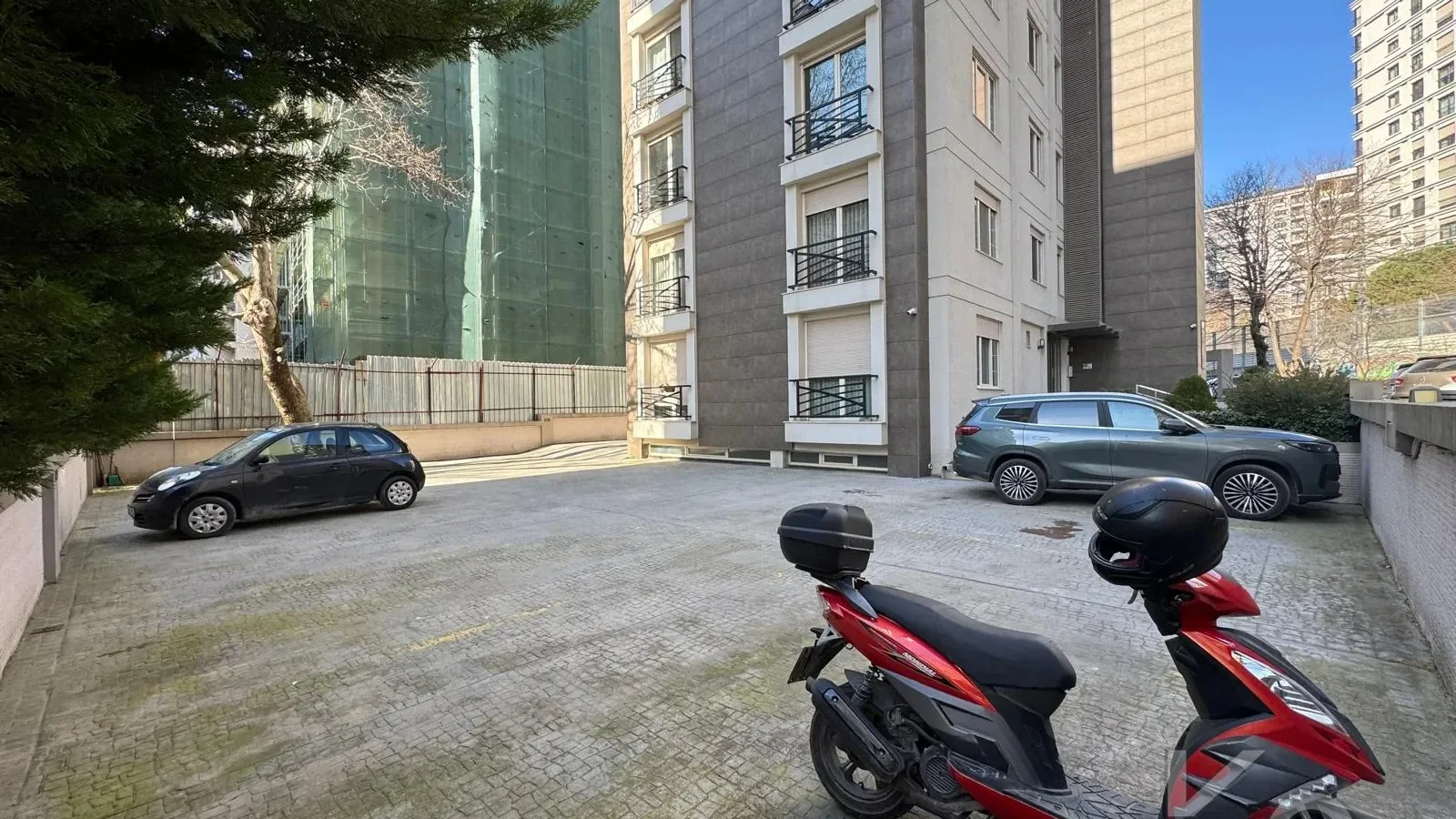 Lacivert Cadde  Şaşkinbakkal Marks&spencer Yakini Bi̇rgen İnş. Yapimi 130m² Net 4+1