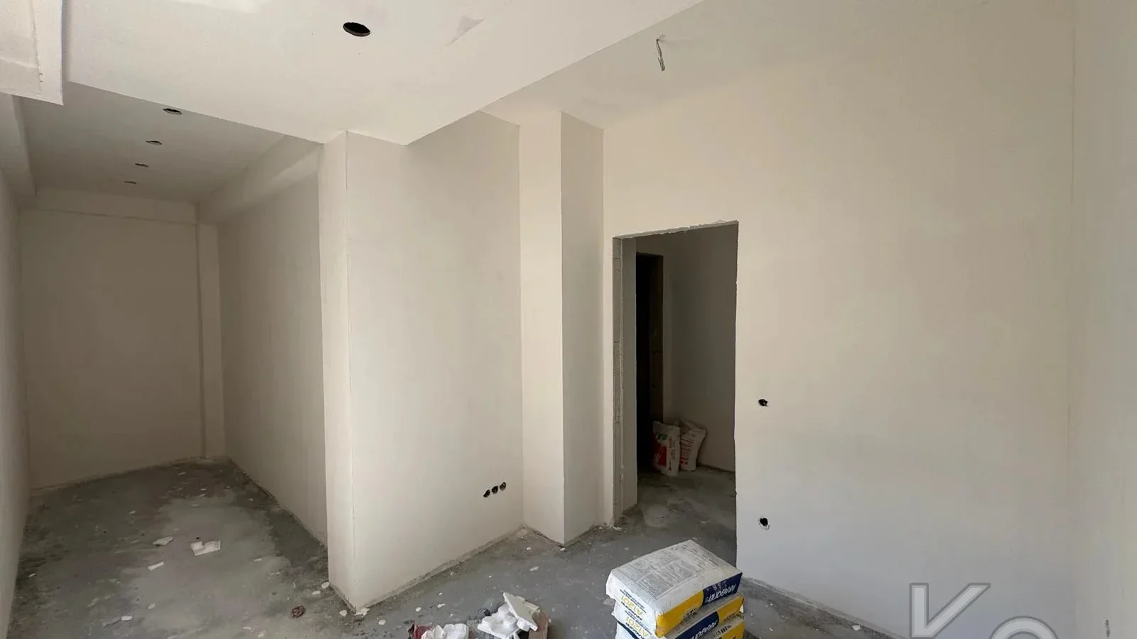 Laci̇vertcadde Kozyataği 2025 Yapimi Sifir Kozzy Avm Yakini 2+1