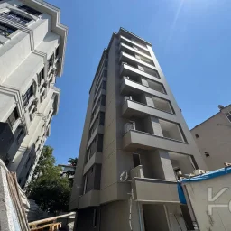 Laci̇vertcadde Kozyataği 2025 Yapimi Sifir Kozzy Avm Yakini 2+1