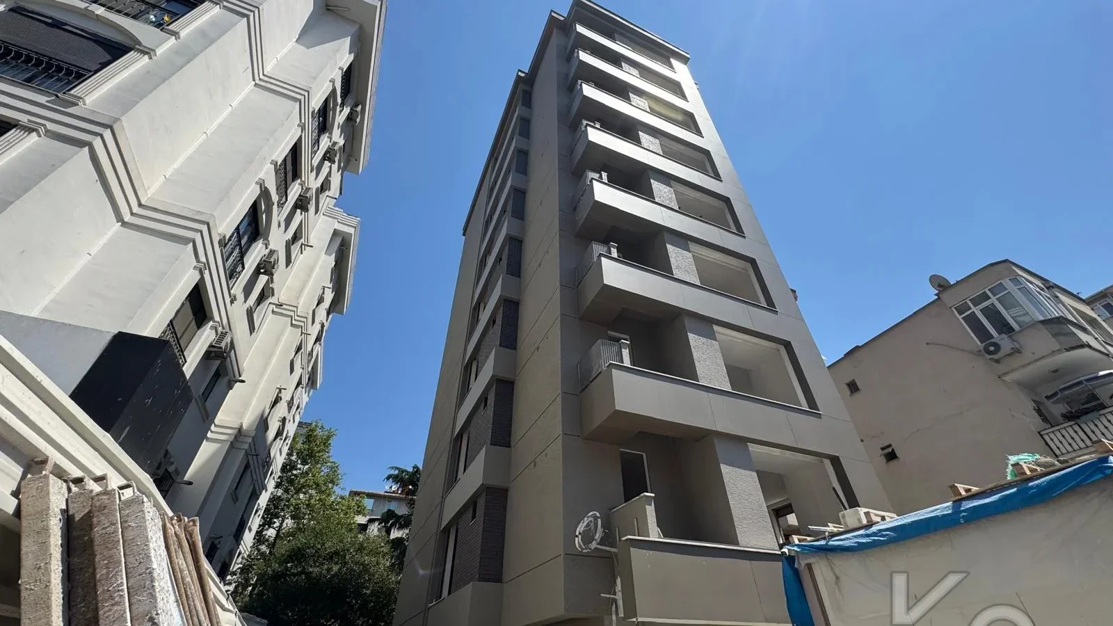 Laci̇vertcadde Kozyataği 2025 Yapimi Sifir Kozzy Avm Yakini 2+1