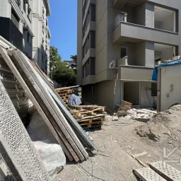 Laci̇vertcadde Kozyataği 2025 Yapimi Sifir Kozzy Avm Yakini 2+1