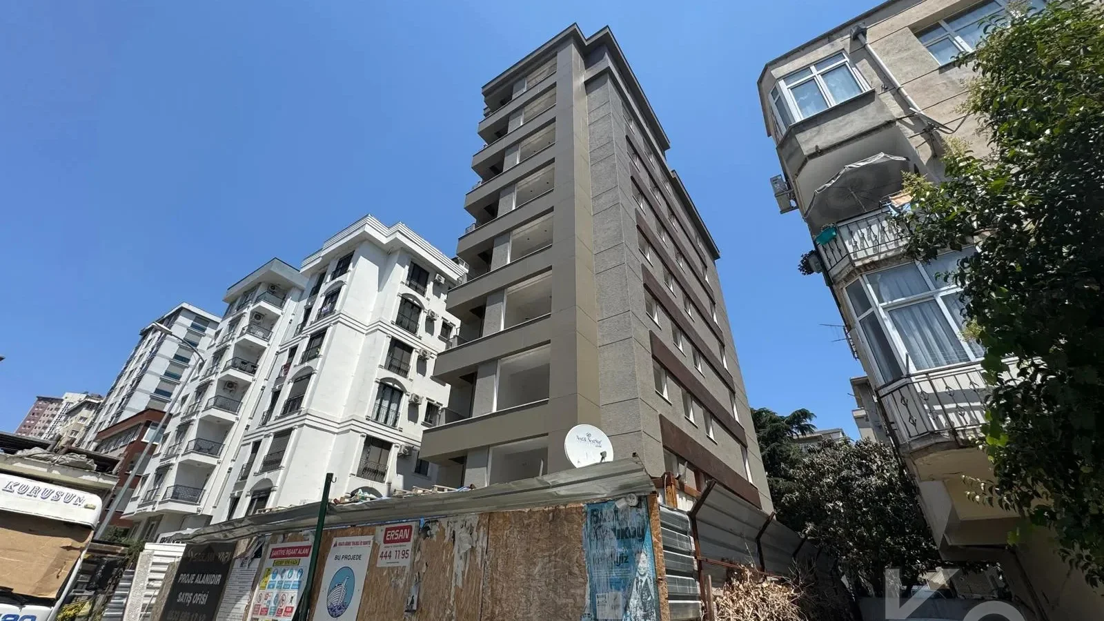 Laci̇vertcadde Kozyataği 2025 Yapimi Sifir Kozzy Avm Yakini 2+1