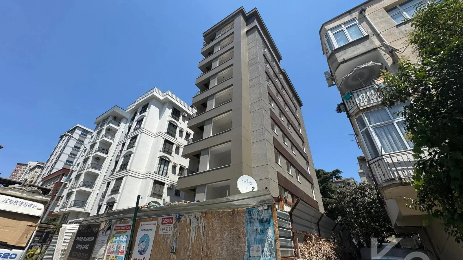 Laci̇vertcadde Kozyataği 2025 Yapimi Sifir Kozzy Avm Yakini 2+1