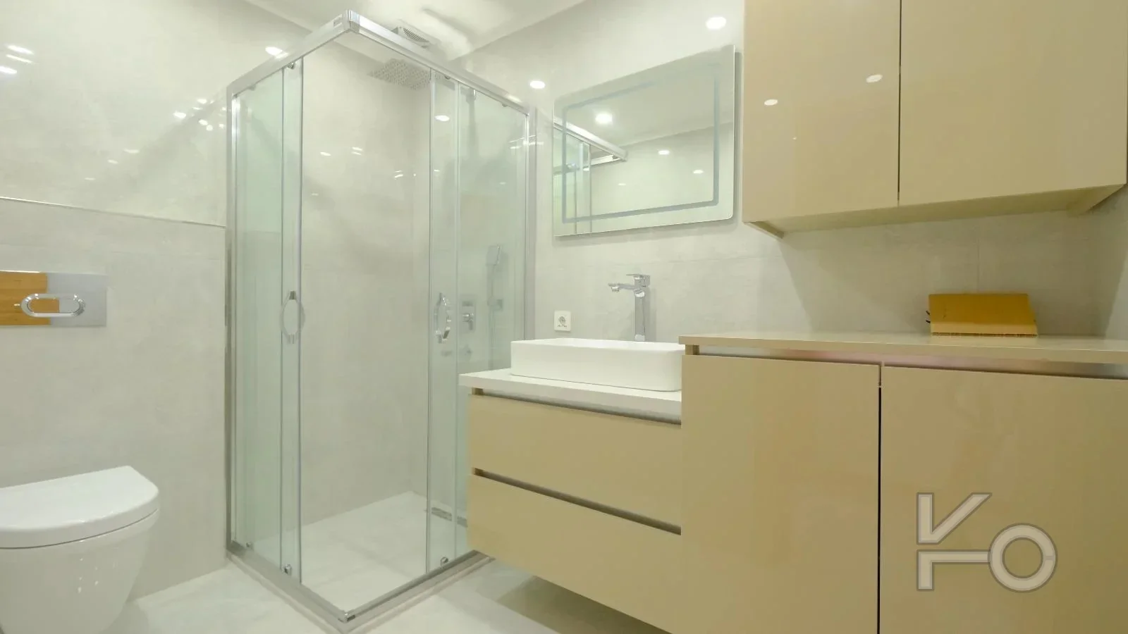 Lacivert Cadde Çam Fıstığı Sokak'ta Ebeveyn'li Balkonlu 140m² Net 3+1