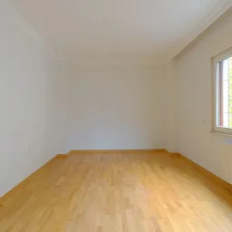 Lacivert Cadde Çam Fıstığı Sokak'ta Ebeveyn'li Balkonlu 140m² Net 3+1