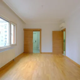Lacivert Cadde Çam Fıstığı Sokak'ta Ebeveyn'li Balkonlu 140m² Net 3+1