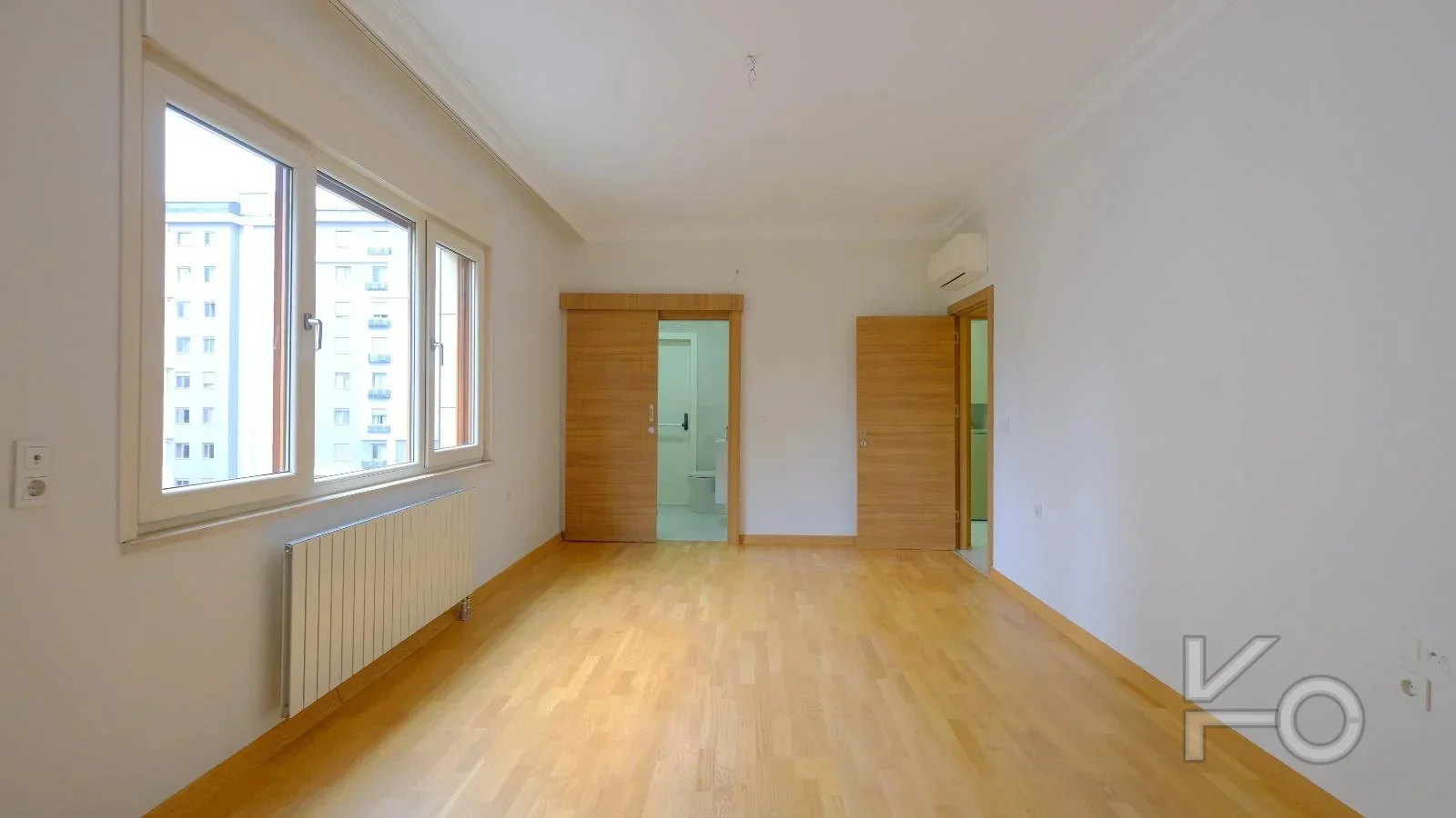 Lacivert Cadde Çam Fıstığı Sokak'ta Ebeveyn'li Balkonlu 140m² Net 3+1