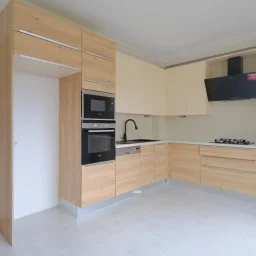 Lacivert Cadde Çam Fıstığı Sokak'ta Ebeveyn'li Balkonlu 140m² Net 3+1