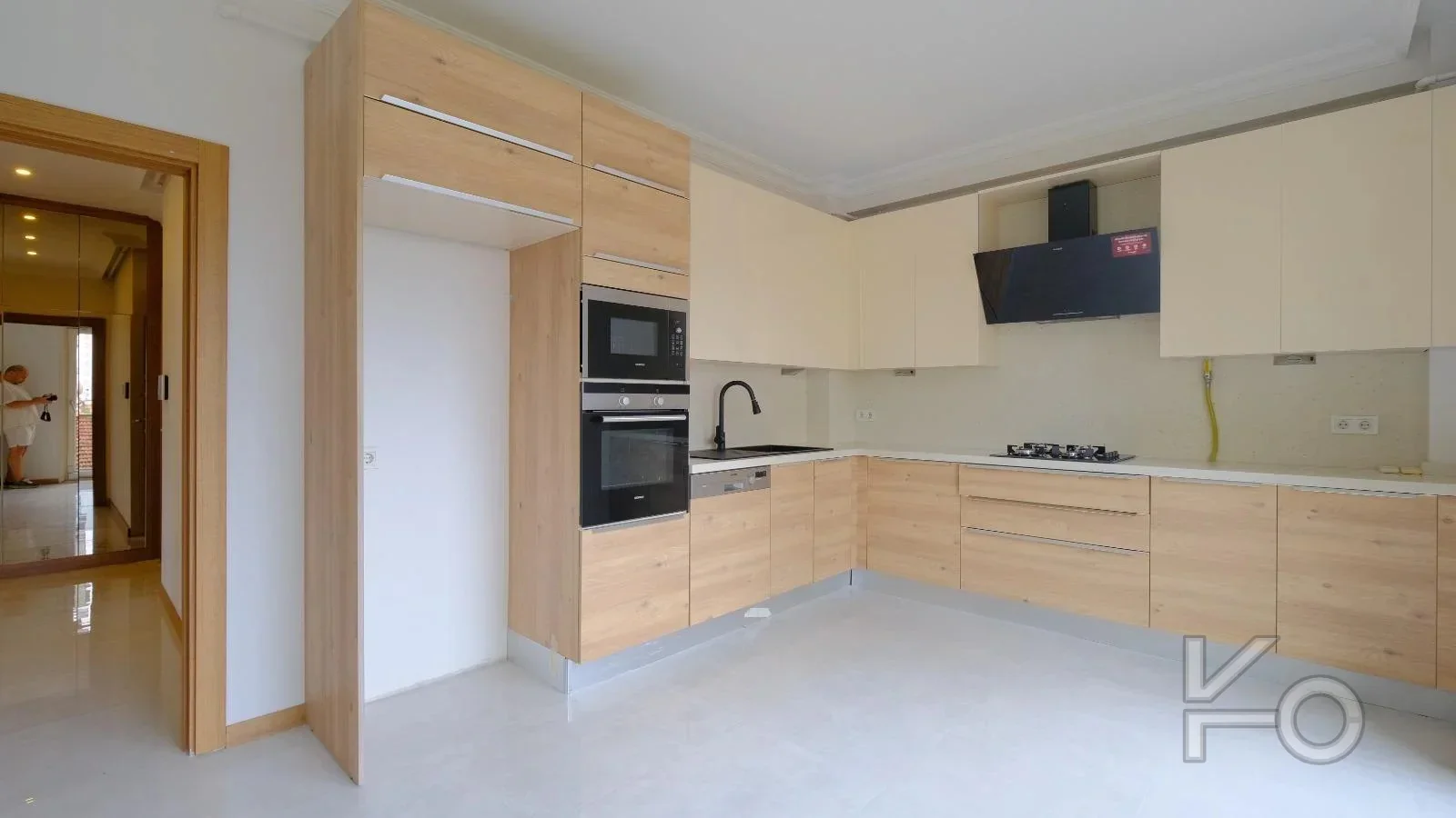 Lacivert Cadde Çam Fıstığı Sokak'ta Ebeveyn'li Balkonlu 140m² Net 3+1