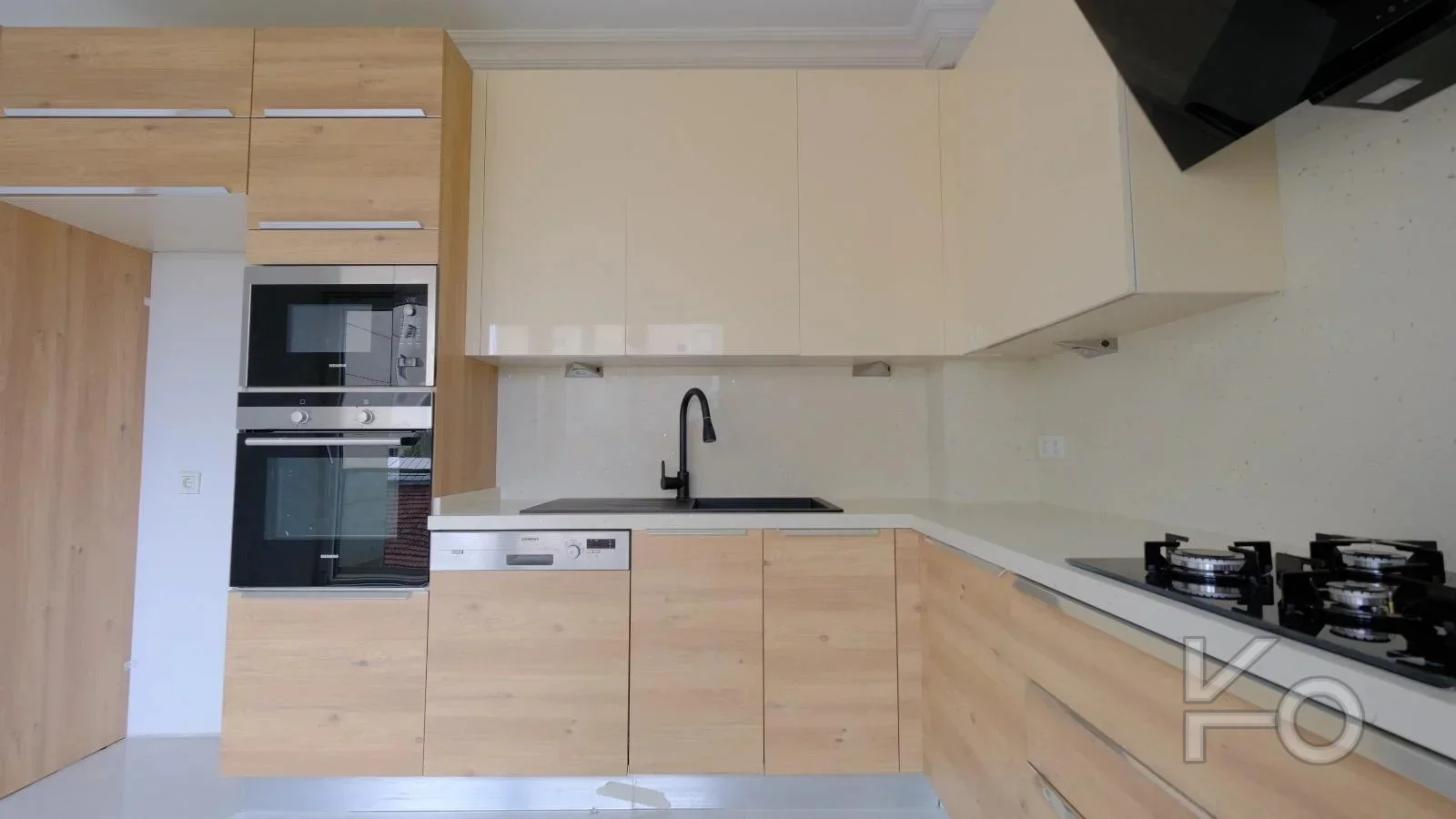 Lacivert Cadde Çam Fıstığı Sokak'ta Ebeveyn'li Balkonlu 140m² Net 3+1