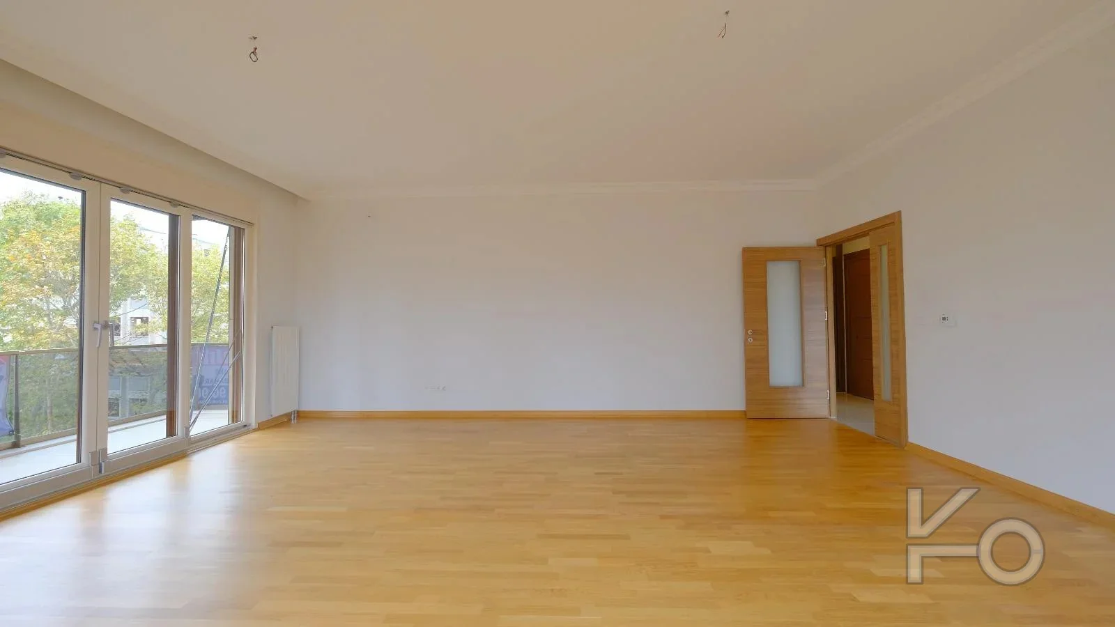 Lacivert Cadde Çam Fıstığı Sokak'ta Ebeveyn'li Balkonlu 140m² Net 3+1