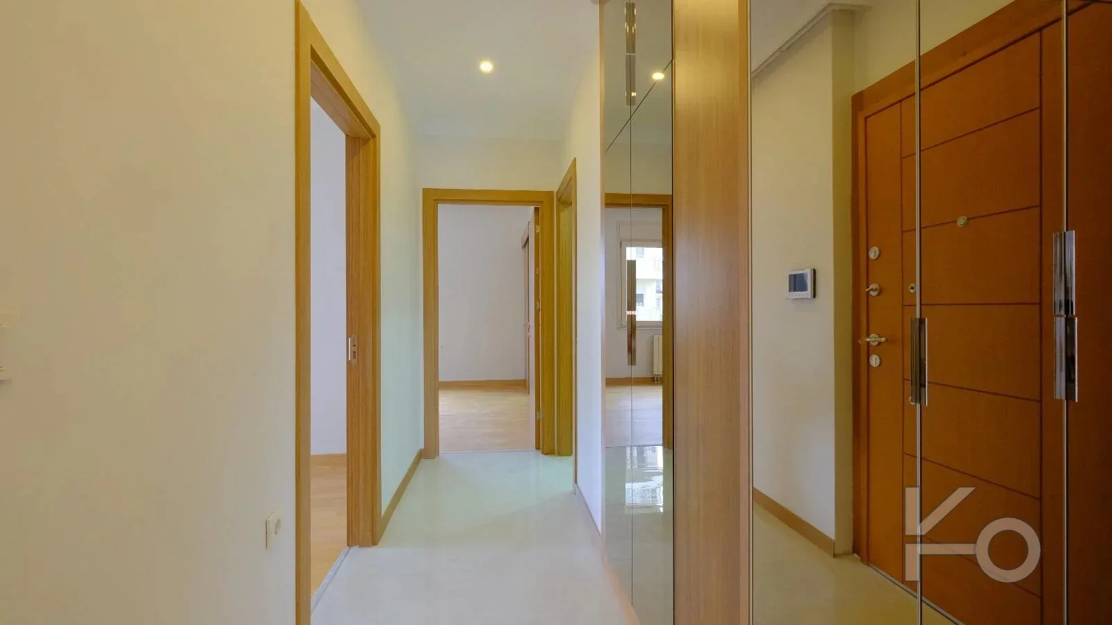 Lacivert Cadde Çam Fıstığı Sokak'ta Ebeveyn'li Balkonlu 140m² Net 3+1