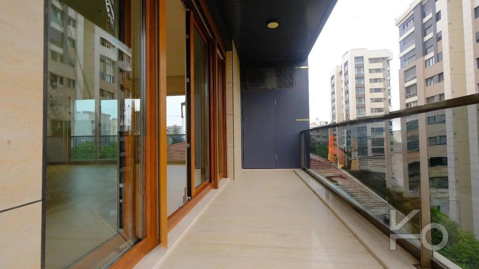Lacivert Cadde Çam Fıstığı Sokak'ta Ebeveyn'li Balkonlu 140m² Net 3+1