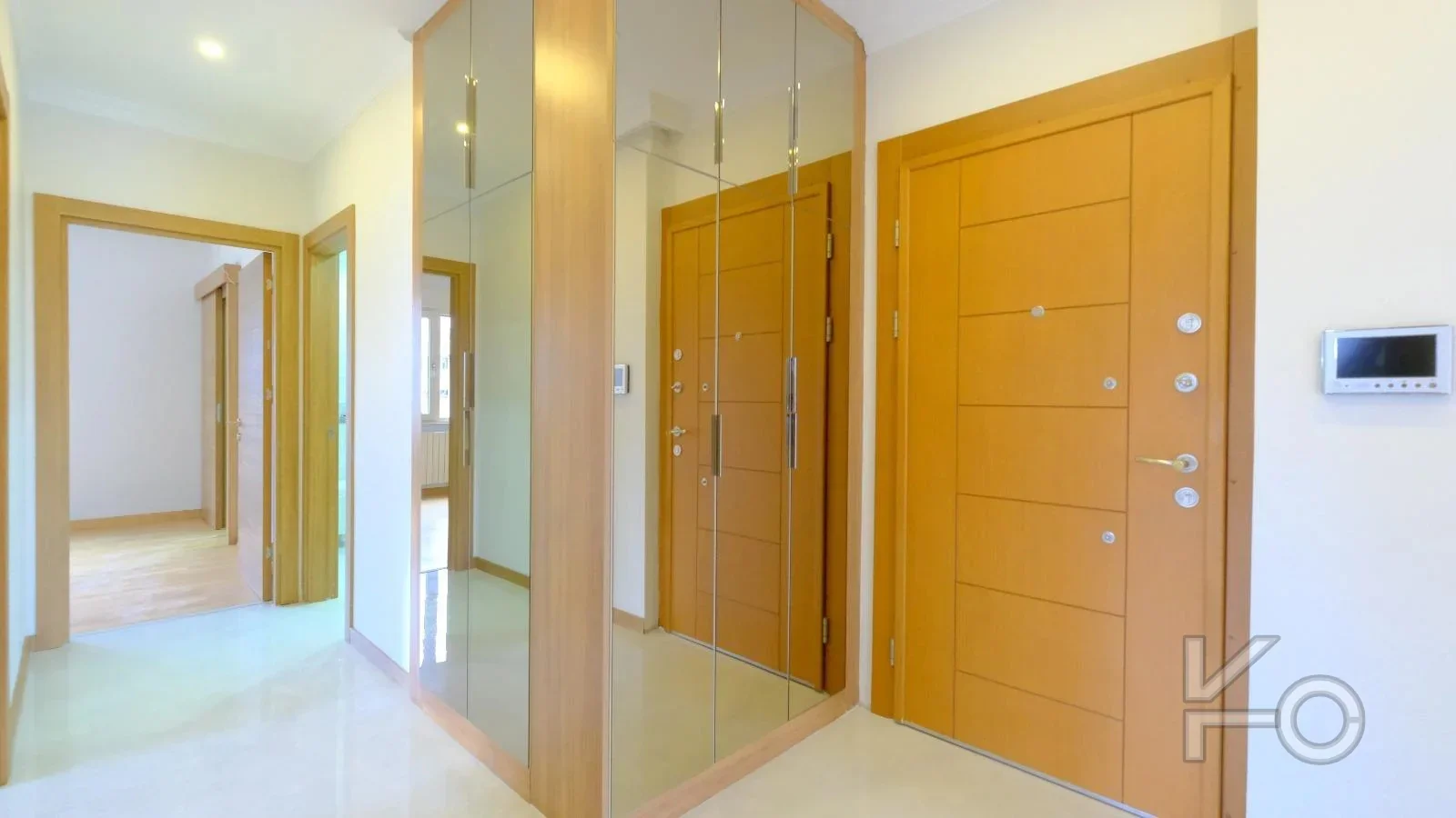 Lacivert Cadde Çam Fıstığı Sokak'ta Ebeveyn'li Balkonlu 140m² Net 3+1