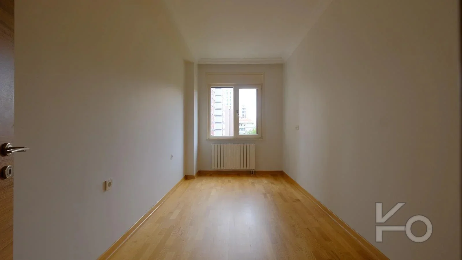 Lacivert Cadde Çam Fıstığı Sokak'ta Ebeveyn'li Balkonlu 140m² Net 3+1