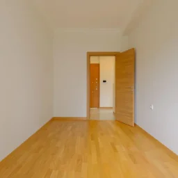 Lacivert Cadde Çam Fıstığı Sokak'ta Ebeveyn'li Balkonlu 140m² Net 3+1
